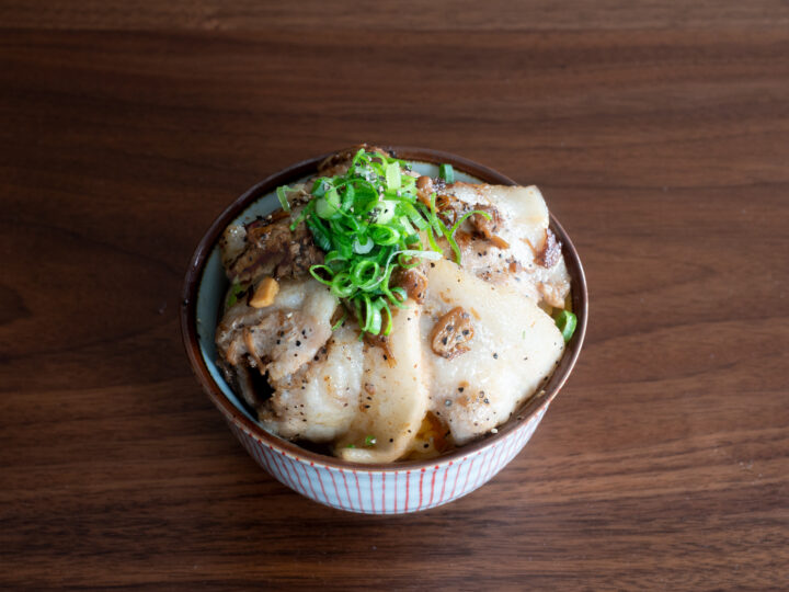 胡椒とにんにく豚バラの相性抜群のすた丼 スタミナ1番 